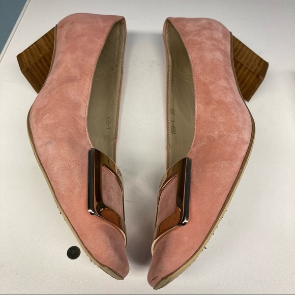 ROGER VIVIER Sz 35 Pink Low Heel Suede Barbiecore Gold Embellishment Shoes Pumps - Picture 6 of 10
